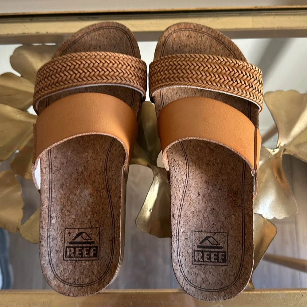 Reef Women's Tan Sandals - Picture 11 of 16
